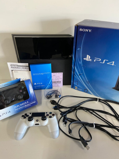 プレステ4 本体　コントローラー2つ　ケーブル類