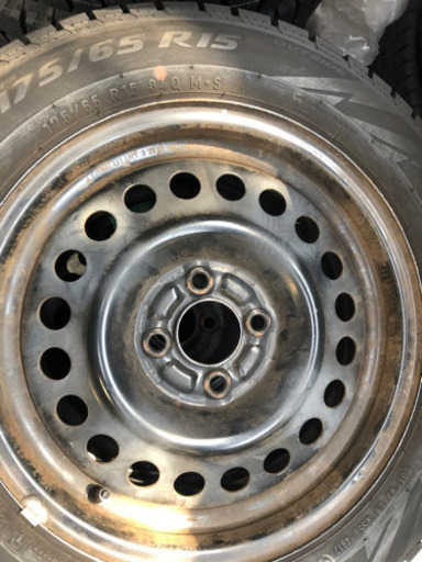 トヨタ　アクア　15インチ　スタッドレスタイヤホイール４本セット