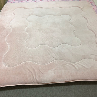 厚めのラグマットの画像