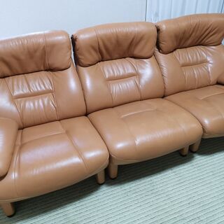 調整中です ソファ 3人掛け カリモク 革張り 【Karimok...