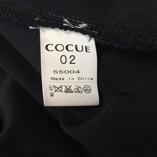 COCUEのストンとした黒ワンピースの画像