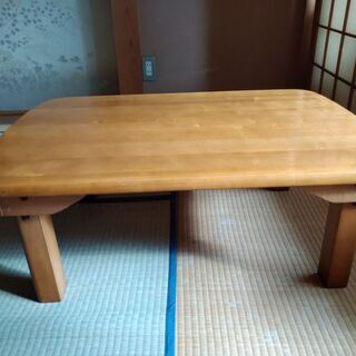 天然木のローテーブルです。