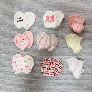 新生児用靴下　手袋　女の子向けの画像