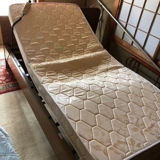 介護ベッド　電動リクライニング、テーブル、手すり付き　ほぼ未使用