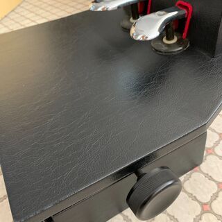 ピアノペダル付き補助台の画像