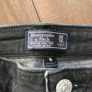 【お値下げ】✨アバクロンビー＆フィッチ　黒スキニーダメージジーンズ