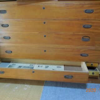 タンス（アンティーク）の画像