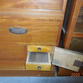 タンス（アンティーク）の画像