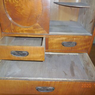 タンス（アンティーク）の画像