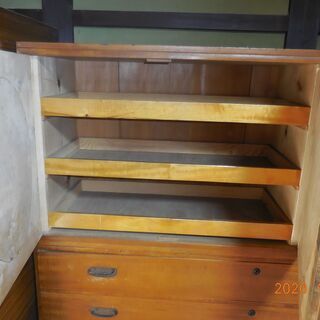 タンス（アンティーク）の画像