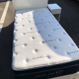 D0501　シングルベット　ナイトテーブル付き　美品‼