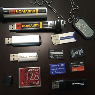 メモリーカード、アダプター、いろいろの画像