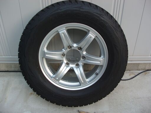 スタッドレスタイヤとホイール４本セット（中古）