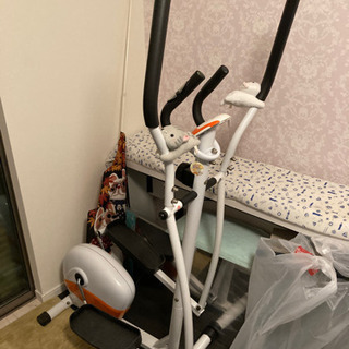 クロストレーナーとAB 腹筋マシンの画像