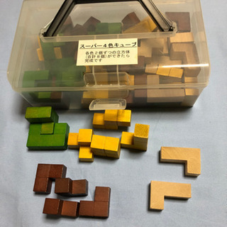 知育パズル　スーパー4色キューブ