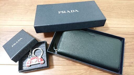 レア★新品★未使用★箱付 PRADA キーリング 車★直営店購入★レッド×シルバー★ユニセックス★キーホルダー 車モチーフ★プラダ出品⑧