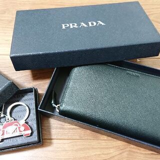 レア★新品★未使用★箱付 PRADA キーリング 車★直営店購入★レッド×シルバー★ユニセックス★キーホルダー 車モチーフ★プラダ出品⑧の画像