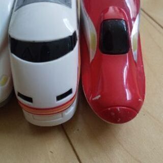 50円 新幹線おもちゃ 4台の画像