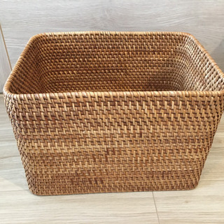 無印ラタンバスケット大、です。