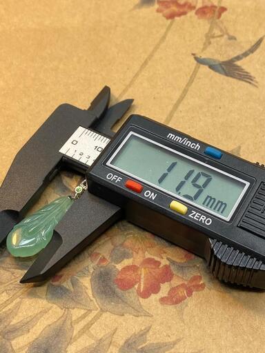 本翡翠　ペンダント ネックレス フェザー 羽毛　翼　天然翡翠 氷ヒスイ グリーン　緑色　18k  ホワイトゴールド　天然ダイヤ　仕事運アップ　誕生日プレゼント 天然石 鑑別書有 2022072211