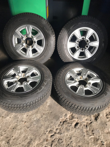 ハイエース200系アルミ付きスタッドレス