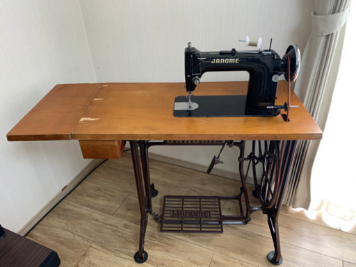 大幅値下げ！アンティーク足踏みミシンJANOME(職業用)