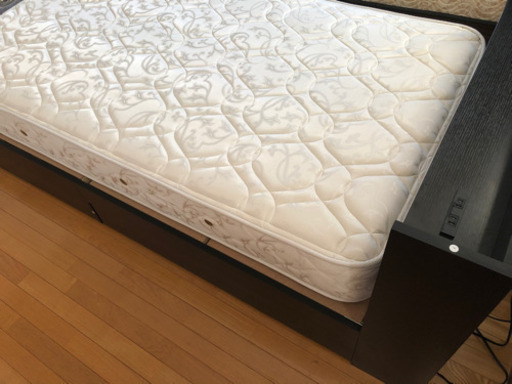 引き出し、マットレス付きベッド
