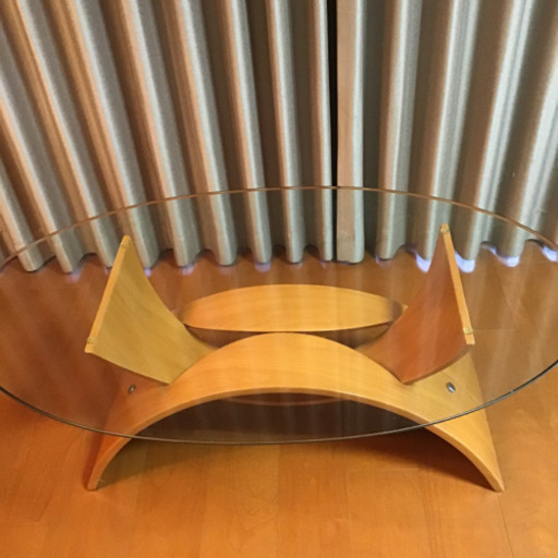 おしゃれなガラステーブル