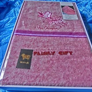 ◆ボアー刺繍入りシーツ、１４０×２４０★未使用保管品、箱入り、ビニール梱包されて、広げての確認まではしてません、★👉プロフィ―ル必読です。の画像