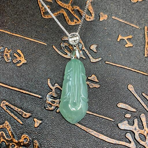 ネックレス 羽毛 フェザー 本翡翠 氷ヒスイ 誕生日プレゼント 天然石 鑑別書有