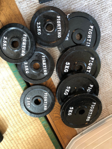 ダンベルとベンチ