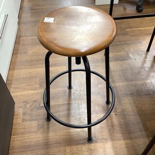 niko and...FURNITURE&SUPPL  LIVI...