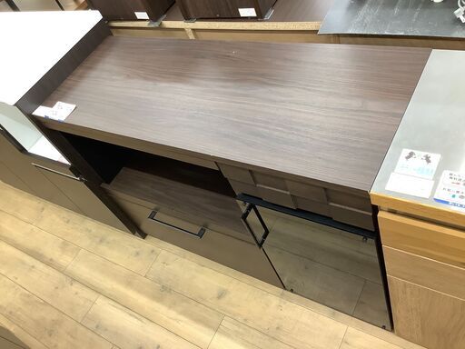 ガラス扉でお洒落なデザインのキッチンカウンターのご紹介です！