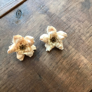 ヴィンテージ風 フラワーピアス