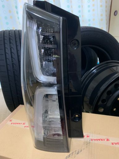 ダイハツ　タント　650 左テールランプ