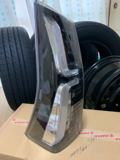 ダイハツ　タント　650 左テールランプ