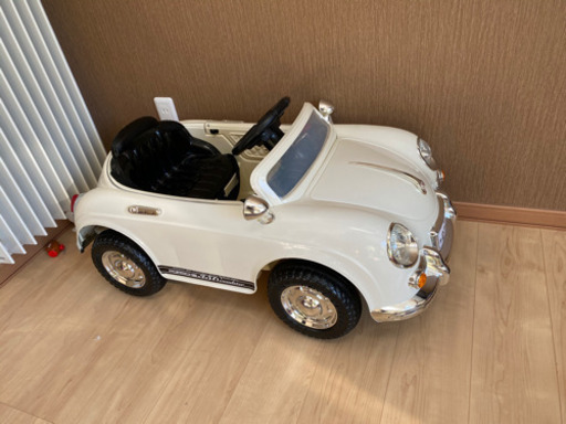 子ども用の電動の車