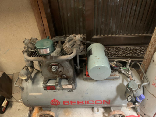 100V 使用　エアーコンプレッサー