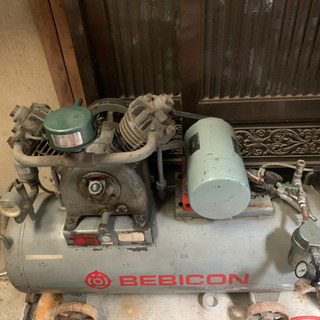 100V 使用　エアーコンプレッサー