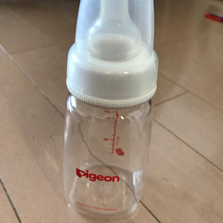 ピジョン　120ミリ用哺乳瓶　おまけのミルク付きの画像
