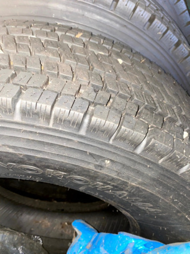 225/90R 17.5    4トンスタッドレス