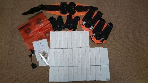 好評につき！！11月お買い得セット第一弾⑤！！中古品　シックスパッド　5点セット　ABSベルト×1・Armベルト×2・Legベルト×2　お腹周り、両腕、両脚分のセットになります。