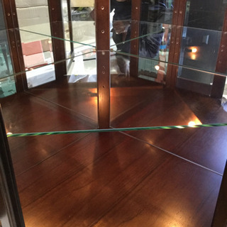 Karimoku カリモク 高級 コロニアル コーナーキャビネット 飾り棚