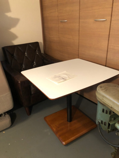 カリモク　60 カフェDテーブル＆オリジナル　ロビーチェア　セットで