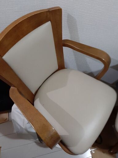 ローラー付きダイニングチェア
