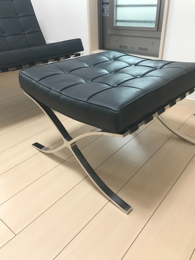 一人掛けチェアとオットマンのセット