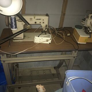 足踏み式ミシンの画像