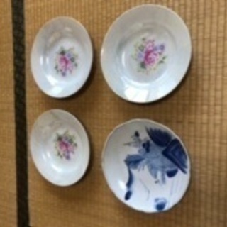 薔薇絵皿3枚＋山水絵皿1枚