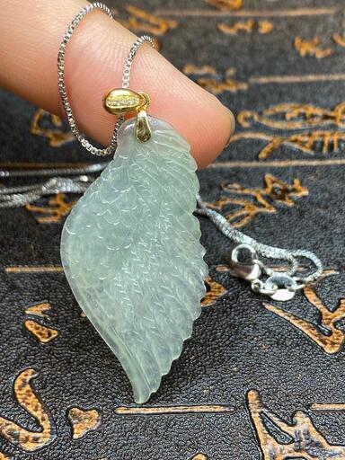 本翡翠　ペンダント  ネックレス 翼 ミャンマー産　天然翡翠 氷ヒスイ Ａ貨 透明色 18K GD 本物保証
