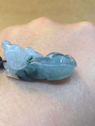 本翡翠　ペンダント  ネックレス 牛 ミャンマー産　氷ヒスイ A貨　青色 誕生日プレゼント 丑年 干支　男女兼用 鑑別書付き 2022072302
